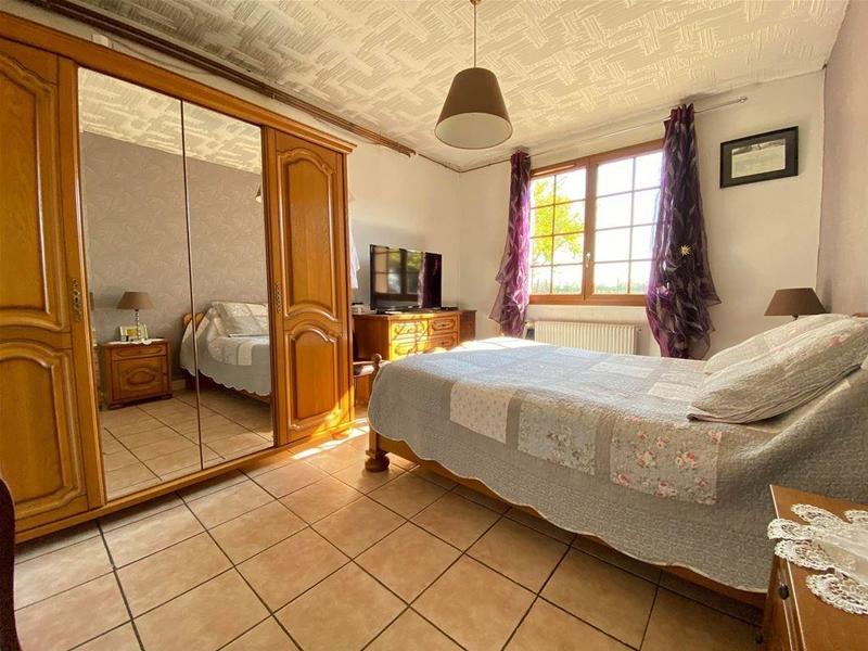 Maison - 238 m² - 10 pièces