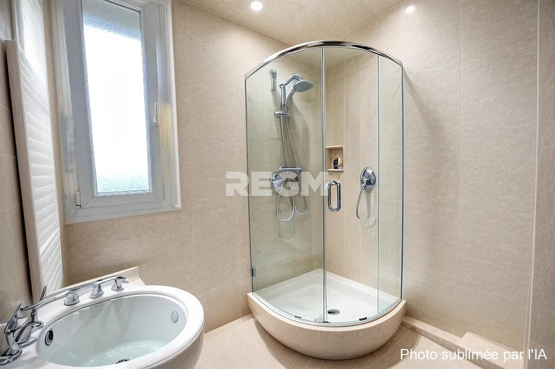 Appartement - 90 m² - 5 pièces