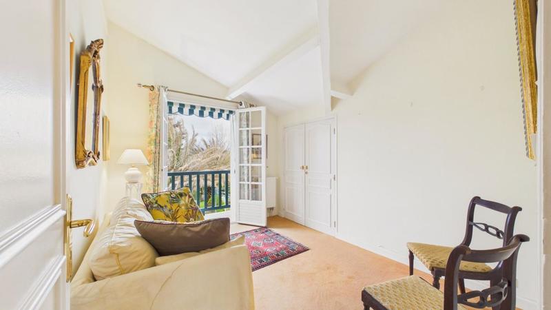 Maison - 200 m² - 7 pièces