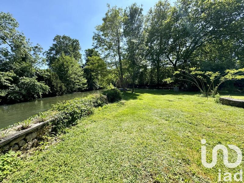 Maison - 1 600 m² - 15 pièces