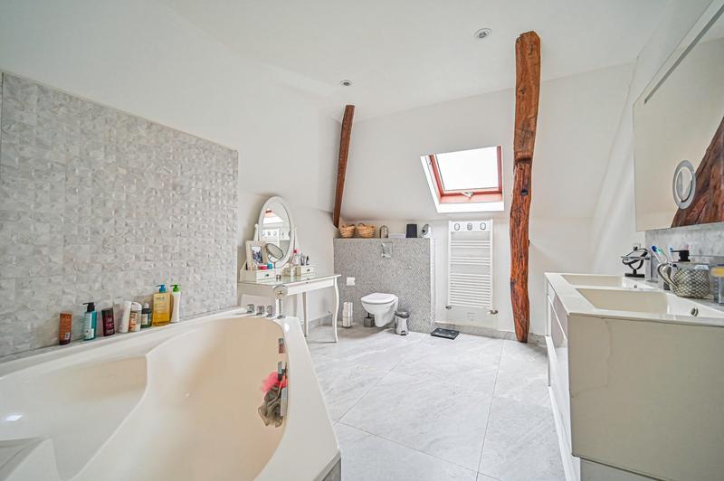 Maison - 418 m² - 9 pièces