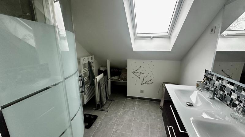 Maison - 215 m² - 8 pièces