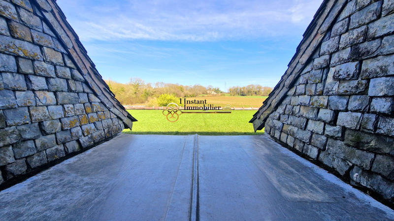 Demeure - 240 m² - 9 pièces