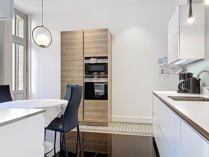 Maison de ville - 245 m² - 8 pièces