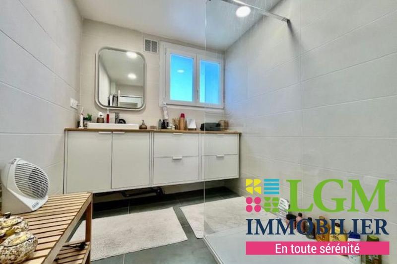 Maison - 243 m² - 9 pièces