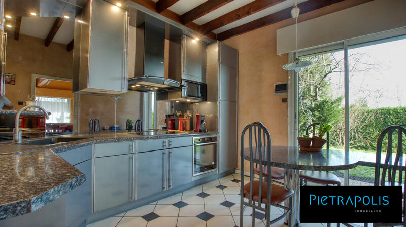 Maison - 300 m² - 9 pièces