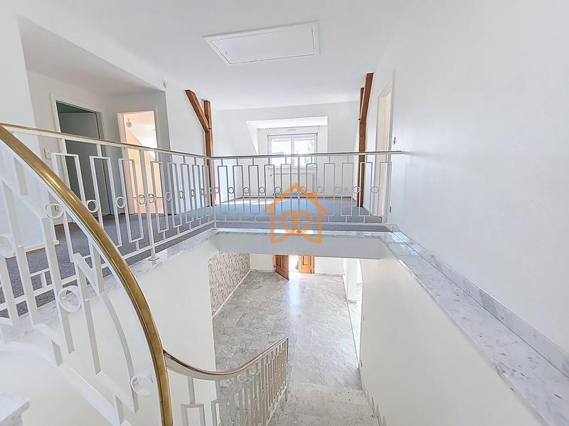 Villa - 245 m² - 7 pièces