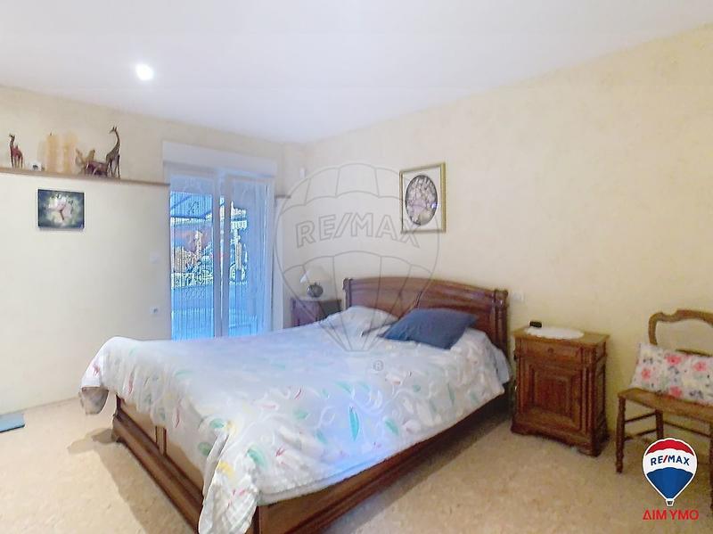 Propriété - 222 m² - 6 pièces