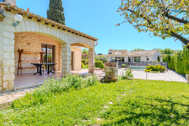 Maison traditionnelle - 280 m² - 6 pièces