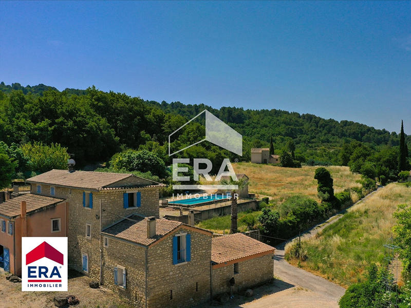 Maison - 250 m² - 15 pièces