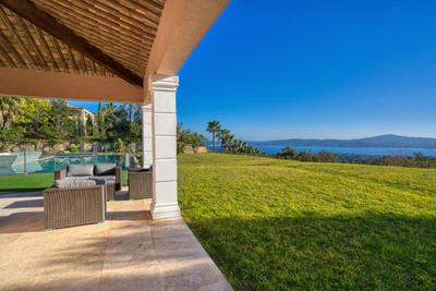 Villa - 303 m² - 6 pièces