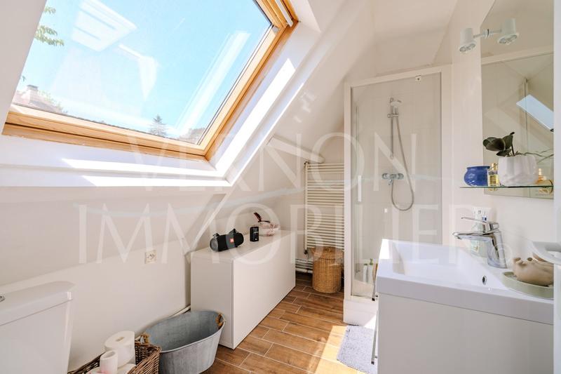 Maison traditionnelle - 137 m² - 6 pièces