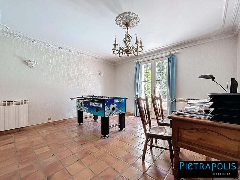 Maison - 278 m² - 9 pièces