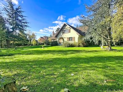 Maison - 285 m² - 8 pièces