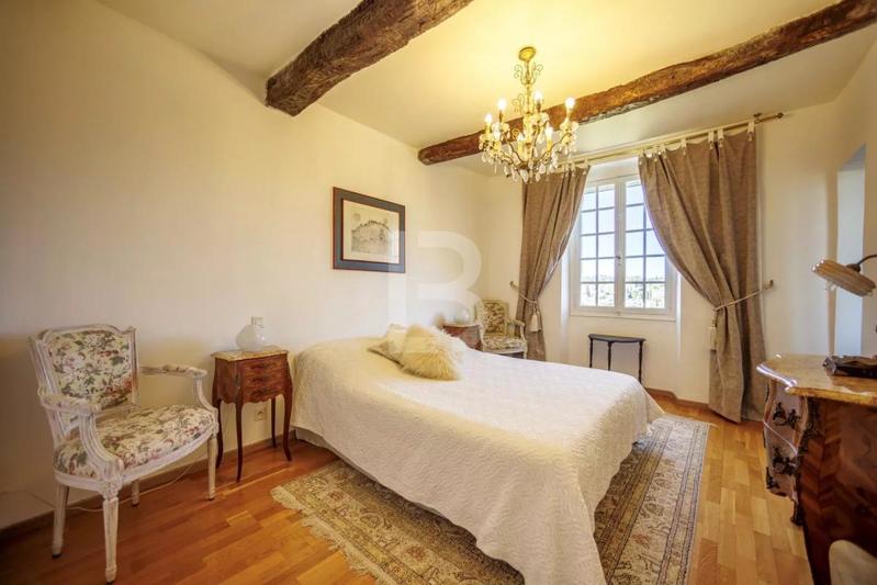 Propriété - 400 m² - 9 pièces