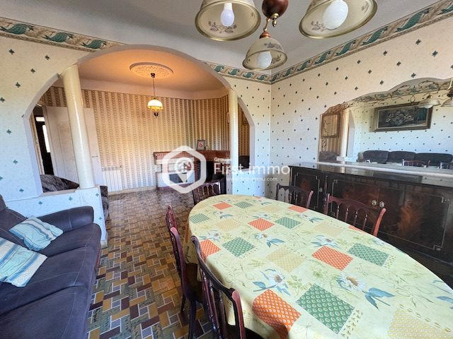 Maison - 196 m² - 7 pièces