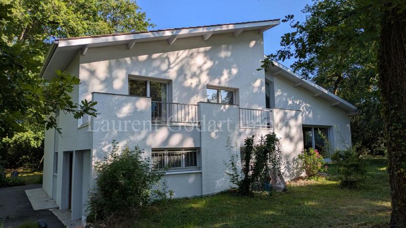 Maison - 186 m² - 8 pièces