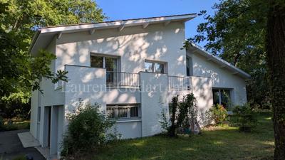 Maison - 186 m² - 8 pièces