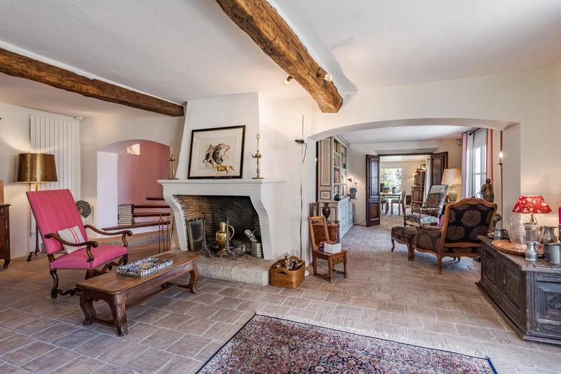 Maison - 260 m² - 6 pièces