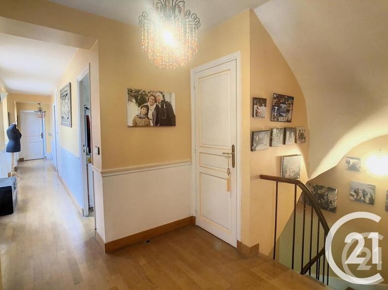 Propriété - 235 m² - 10 pièces