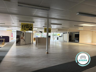 Maison - 1 730 m² - 2 pièces