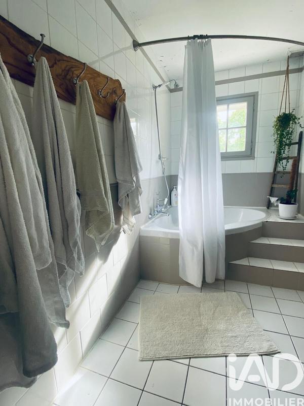 Maison - 181 m² - 8 pièces