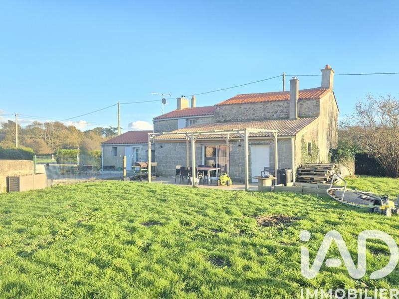 Maison de village - 128 m² - 8 pièces