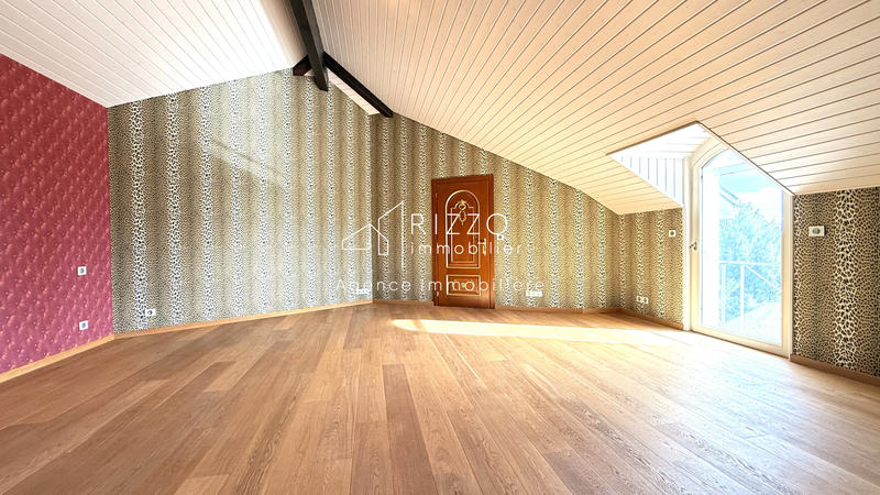 Maison - 450 m² - 20 pièces