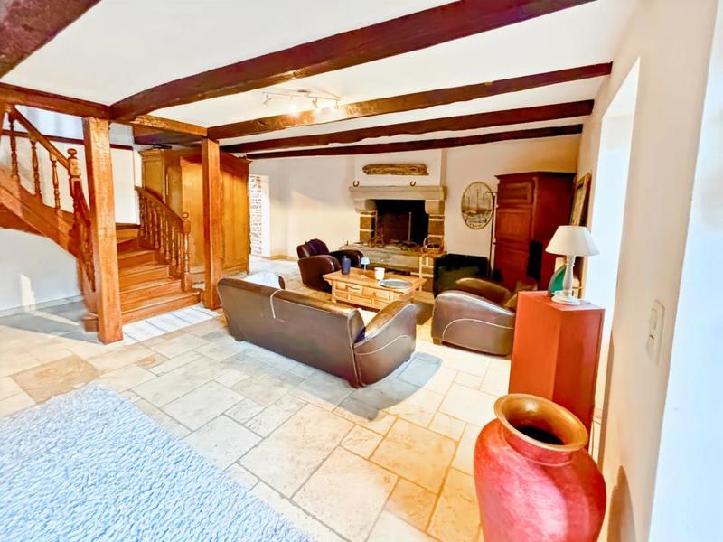 Maison - 240 m² - 5 pièces