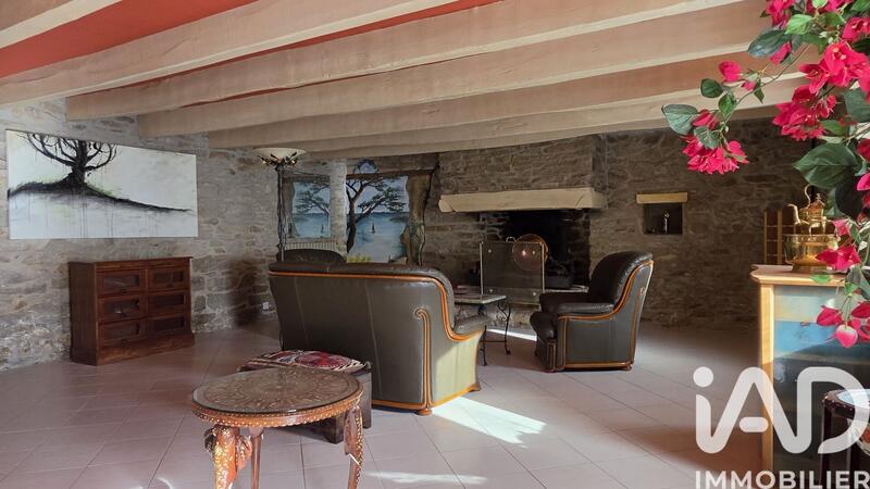 Maison - 243 m² - 8 pièces