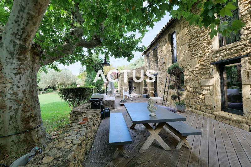 Maison - 233 m² - 8 pièces