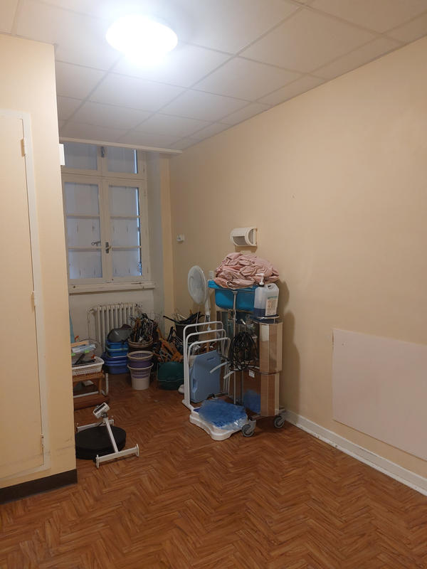 Maison - 1 083 m² - 44 pièces