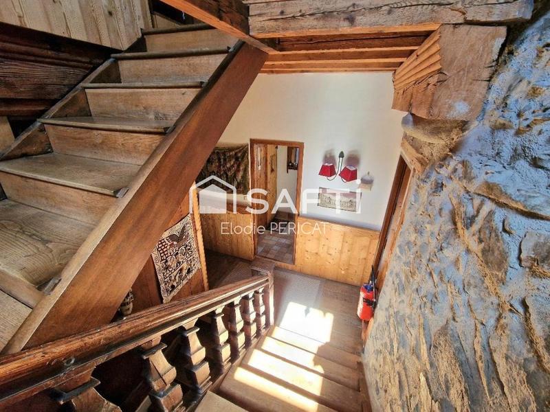 Maison - 280 m² - 9 pièces