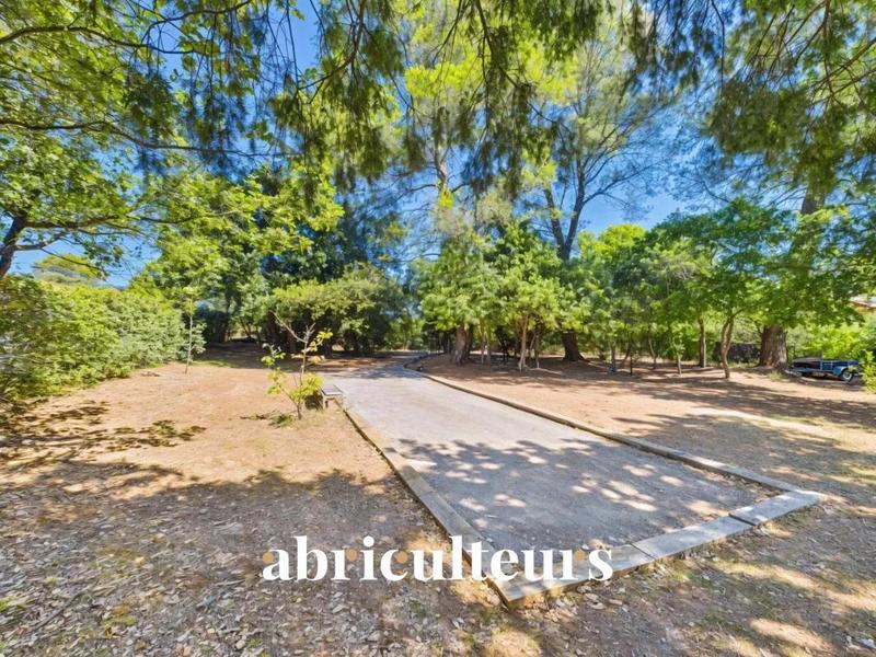 Villa - 261 m² - 12 pièces