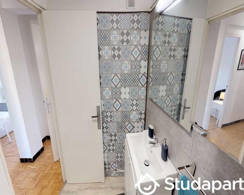 Chambre - 80 m² - 1 pièce