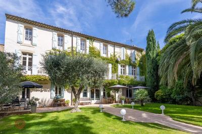 Maison de maîtres - 540 m² - 13 pièces