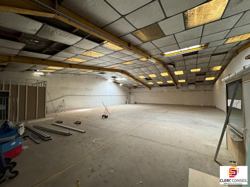 Local d'activités - 388 m²