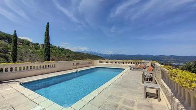 Maison - 210 m² - 7 pièces