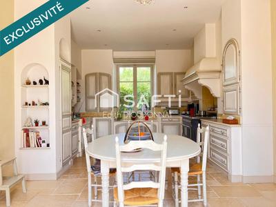 Maison de maîtres - 400 m² - 11 pièces