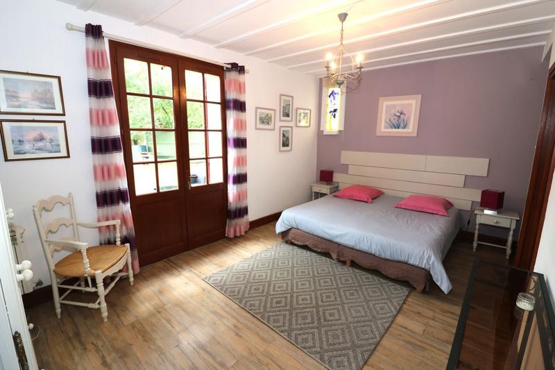 Propriété - 480 m² - 18 pièces