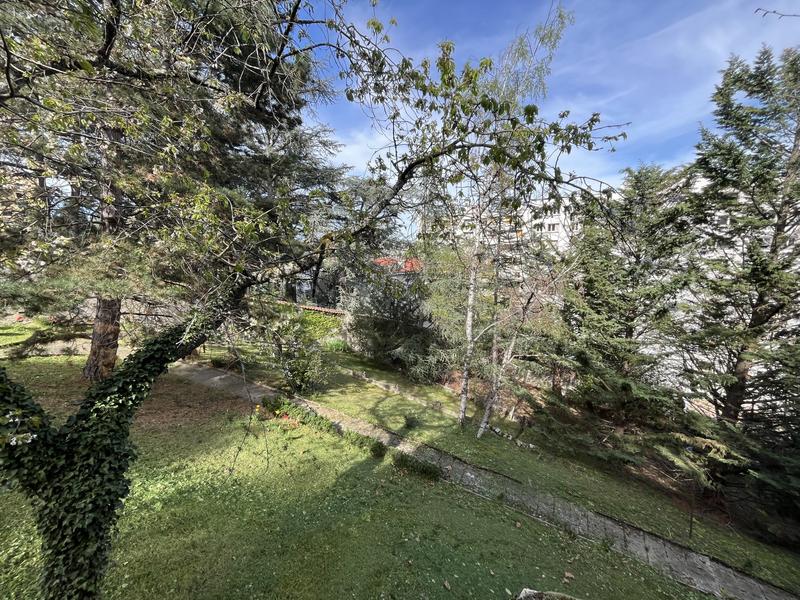 Maison - 241 m² - 8 pièces