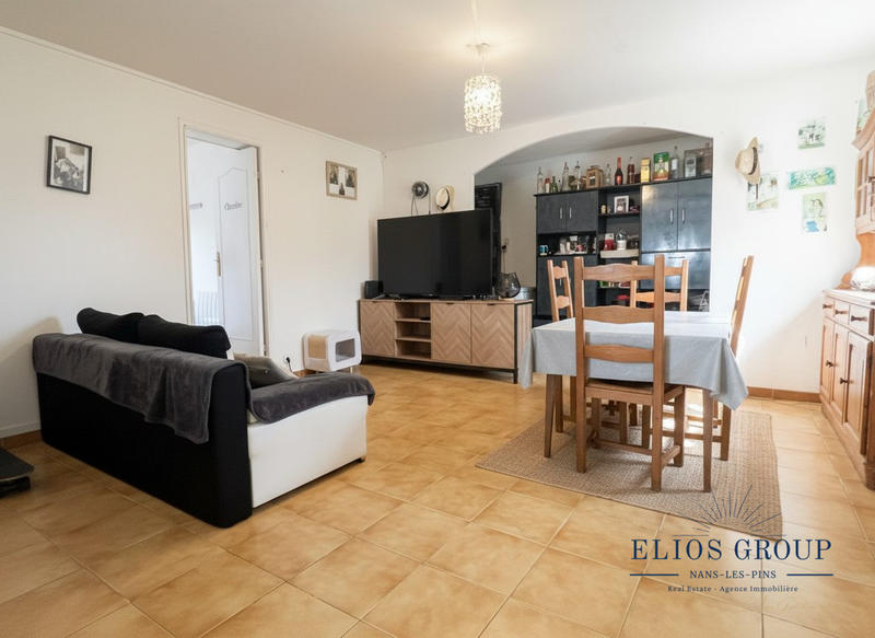 Maison - 204 m² - 9 pièces