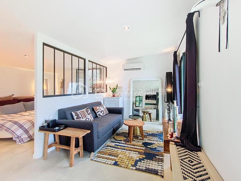 Propriété - 253 m² - 8 pièces