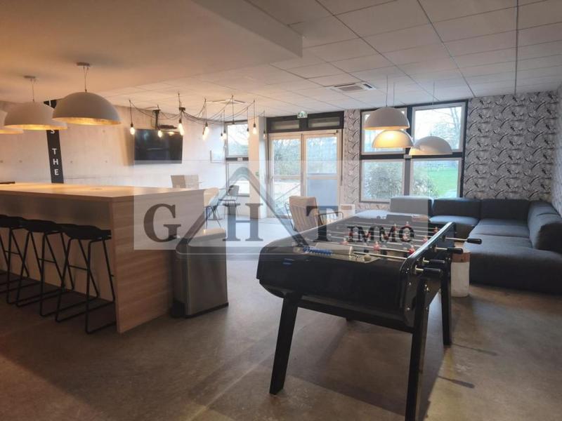 Entrepôt - 1 240 m²