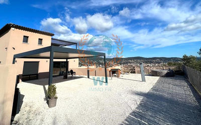 Maison - 255 m² - 7 pièces