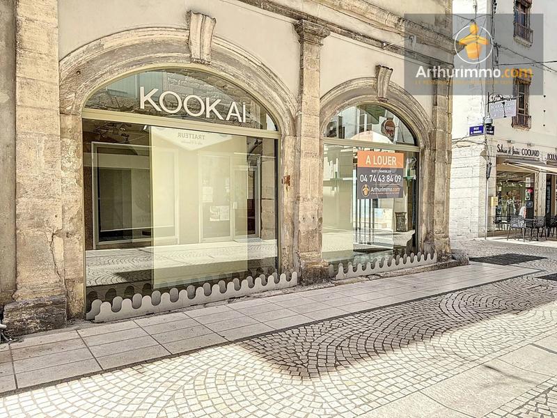 Magasins - 150 m² - 1 pièce