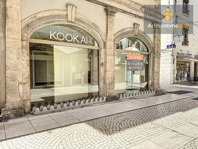 Magasins - 150 m² - 1 pièce