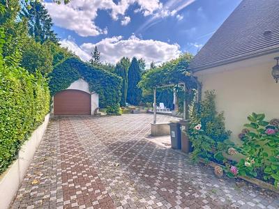 Maison - 198 m² - 8 pièces