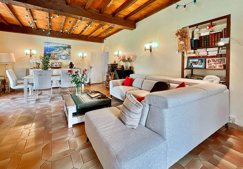 Maison - 230 m² - 7 pièces