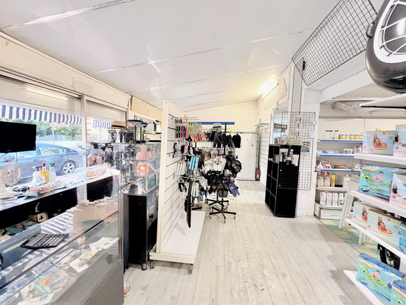 Local commercial - 145 m² - 6 pièces